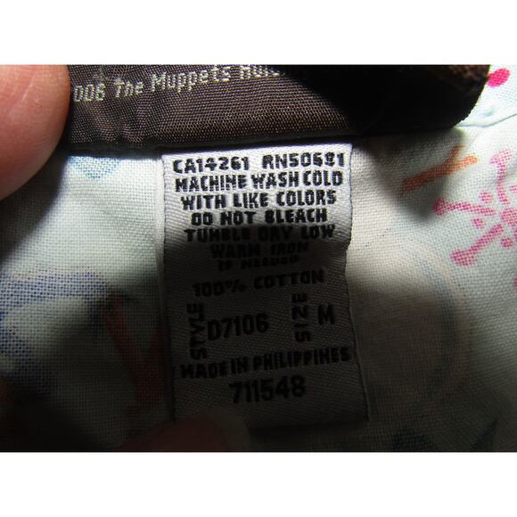 Disney Muppets Scrub Top M Miss Piggy Kermit Fozzie Winter Snowflake Nurse - Picture 4 of 6